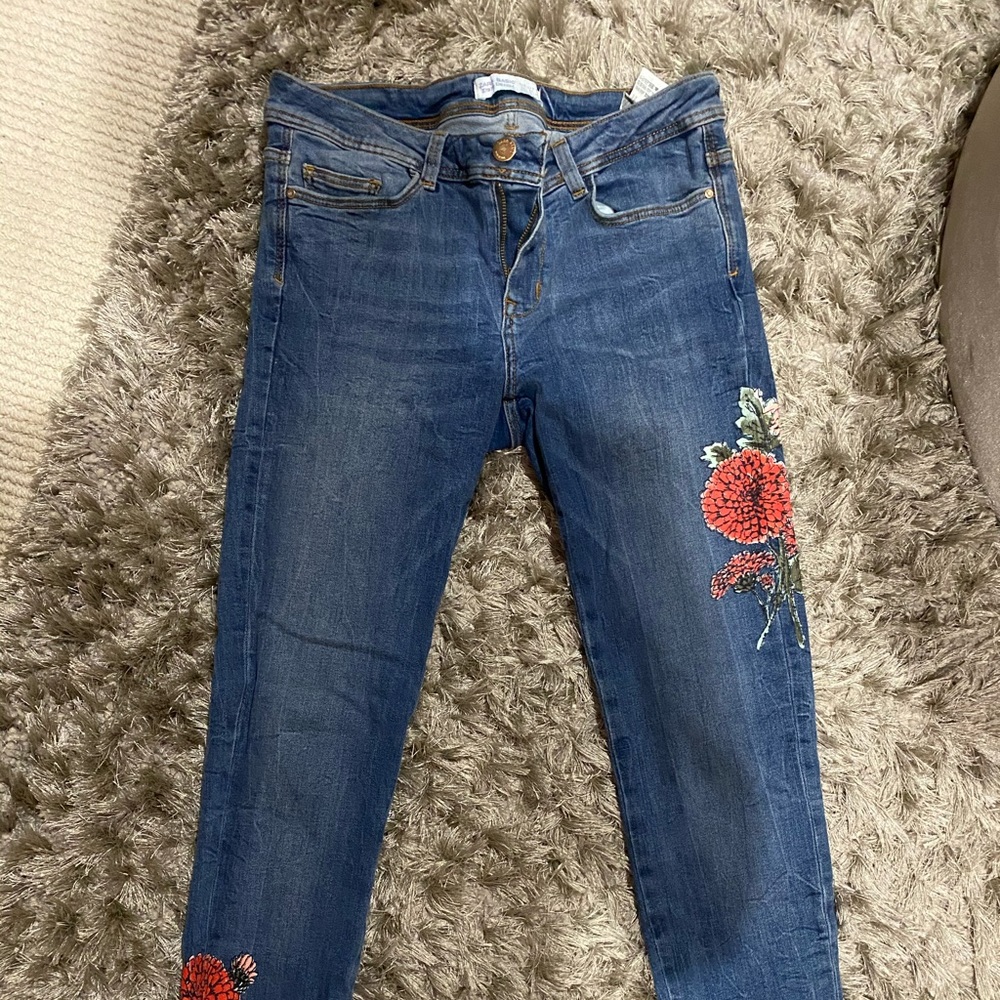 ZARA Skinny Jeans with flower detail
